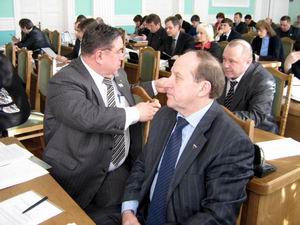 И не одно. И не окно