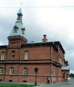 Бой часов на старой башне...