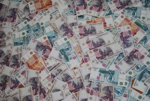 За зарплатой тянутся цены