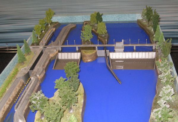 Макет плотины гидроузла Макет плотины гидроузла