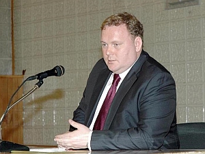 Был внешним, стал и.о.