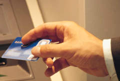 Банки расставляют сети