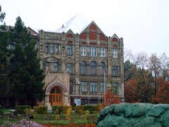 (С) корпус ОмГАУ, www.1001tema.ru