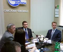С лева: технический директор Омского филиала ОАО "Сибирьтелеком" Юрий Дьячков, директор филиала Максим Кудрявцев, его заместитель Александр Южаков