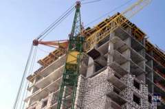 Строительный кран в Омске