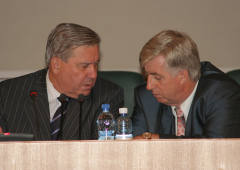 губернатор Омской области Леонид Полежаев и мэр Омска Виктор Шрейдер на градсовете