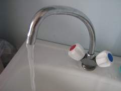 в омске за неуплату отключают горячую воду зимой