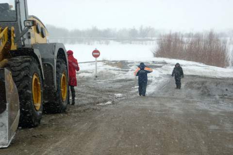Омские переправы закрывают