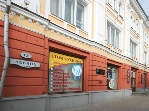 Главный корпус медакадемии в Омске, вид с Любинского проспекта