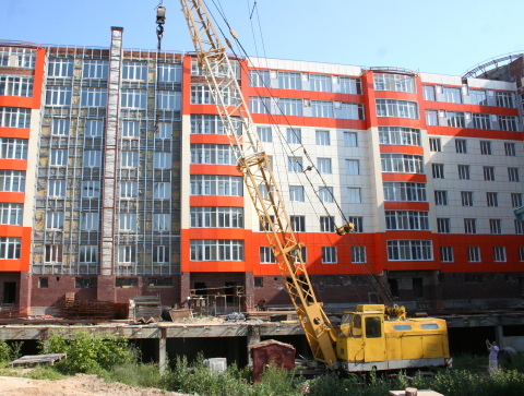 Строящийся дом на улице 10 лет Октября, 70 Строящийся дом на улице 10 лет Октября, 70