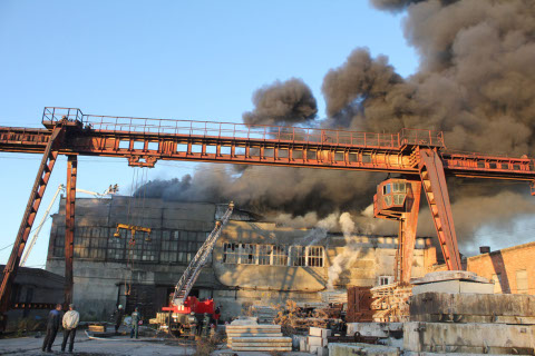 Пожар в цехе по пр.Губкина в Омске