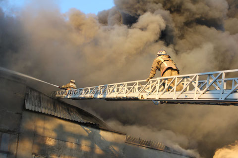 Пожар в цехе по пр.Губкина в Омске