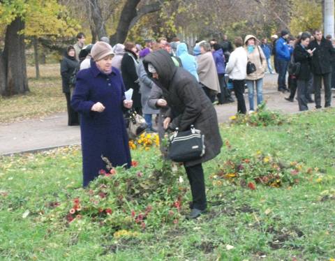 Митинг в сквере имени 30-летия  ВЛКСМ