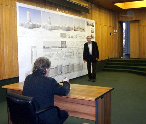 Александр Бегун (спиной) и Виктор бадрин