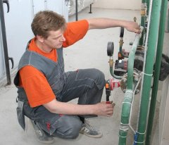 Работник сферы ЖКК Омской области