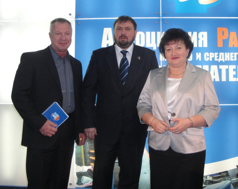 Директор компании "Ледон" Александр Селезнев, председатель правления АРМСП Вадим Морозов и президент НП СРОО ПРОО Нина Карпенко Директор компании "Ледон" Александр Селезнев, председатель правления АРМСП Вадим Морозов и президент НП СРОО ПРОО Нина Карпенко