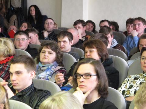 На третьем ряду - Нинель Виневикина