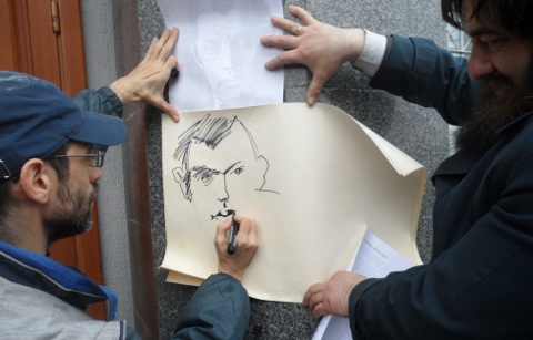 Виктор Корб создает портрет Роберта Рождественского