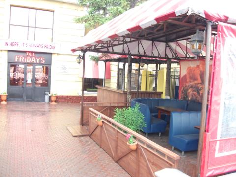 Летняя веранда при ресторане TGI Friday's