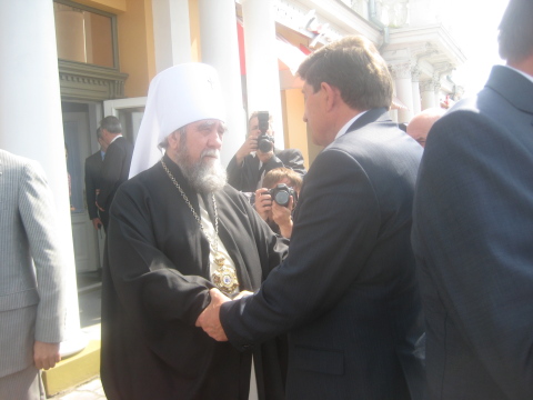 Митрополит Омский и Тарский Владимир поздравляет мэра