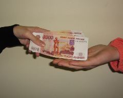 Судебные приставы изымают долги 