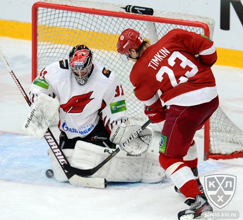 Омский "Авангард" победил чеховский "Витязь"