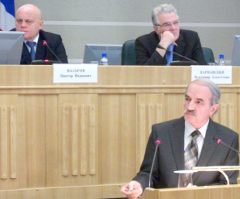 Богдан Мрыглод, а за ним - Виктор Назаров и Владимир Варнавский