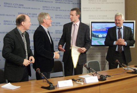 Рукопожатие Сандера Доума и Антона Чешукина